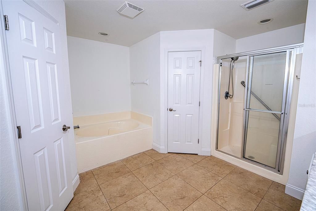 En Venta: $384,999 (4 camas, 2 baños, 2240 Pies cuadrados)