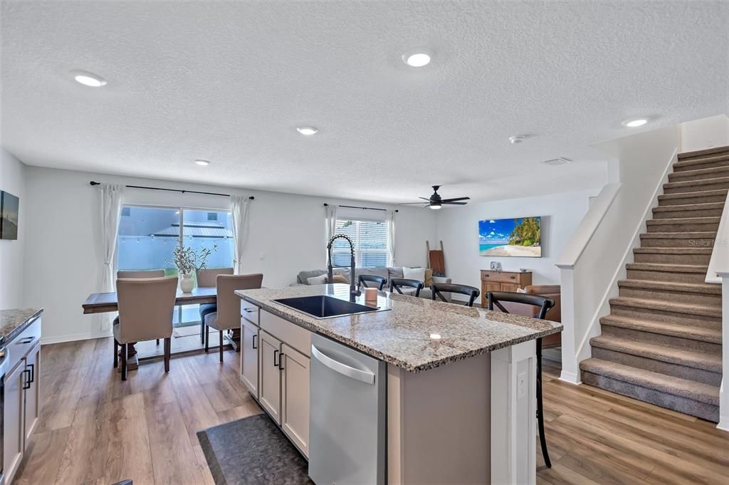 For Sale: $435,000 (5 beds, 3 baths, 2605 Square Feet)