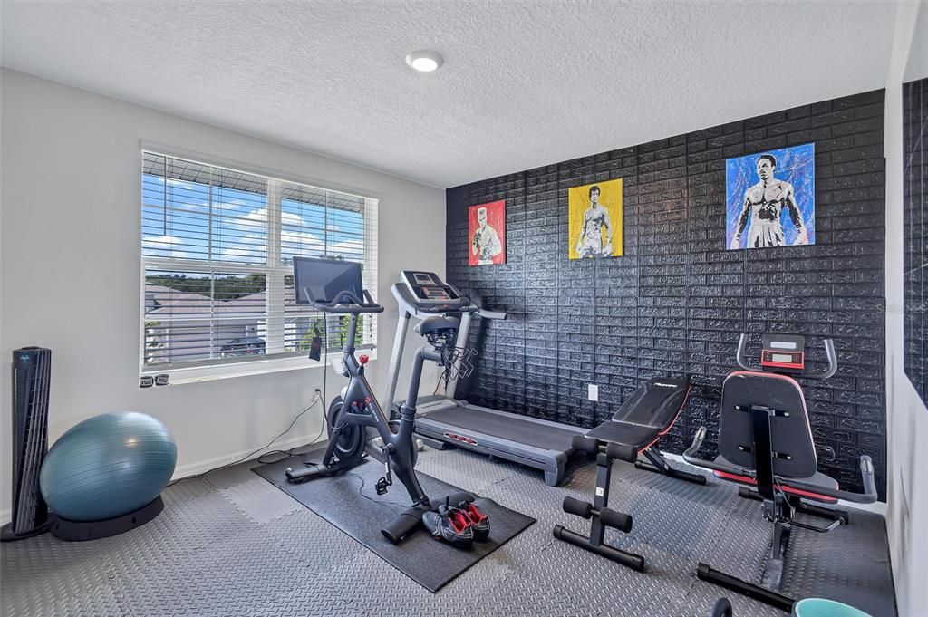 For Sale: $435,000 (5 beds, 3 baths, 2605 Square Feet)