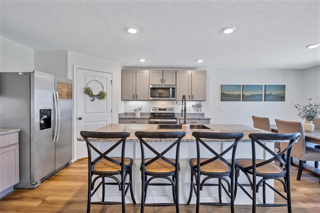 For Sale: $435,000 (5 beds, 3 baths, 2605 Square Feet)