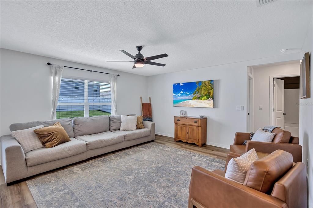 For Sale: $435,000 (5 beds, 3 baths, 2605 Square Feet)