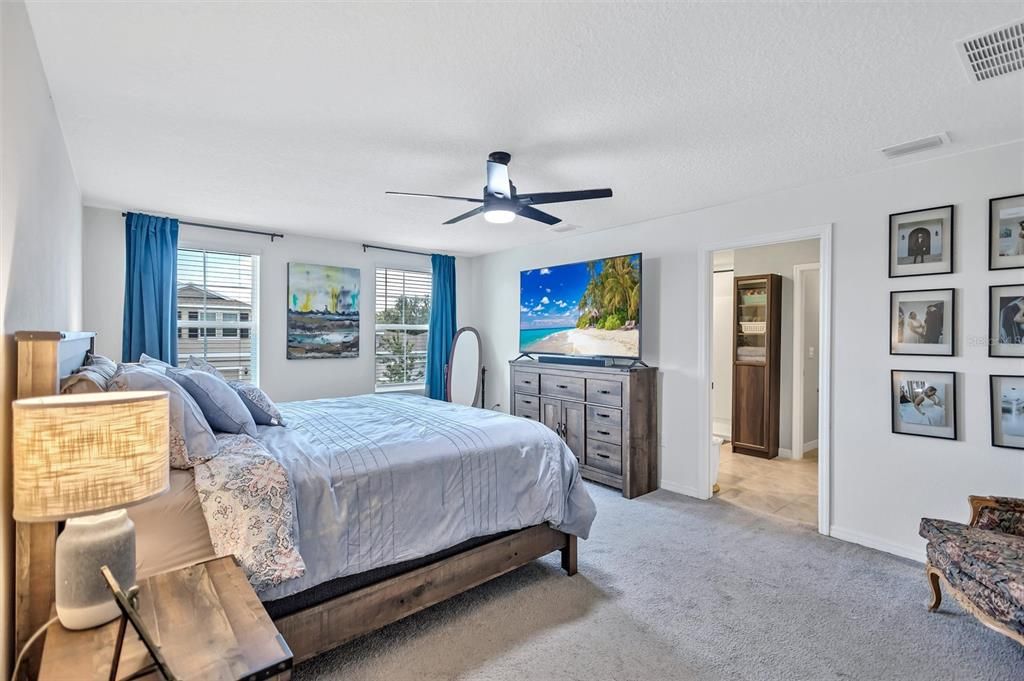 For Sale: $435,000 (5 beds, 3 baths, 2605 Square Feet)