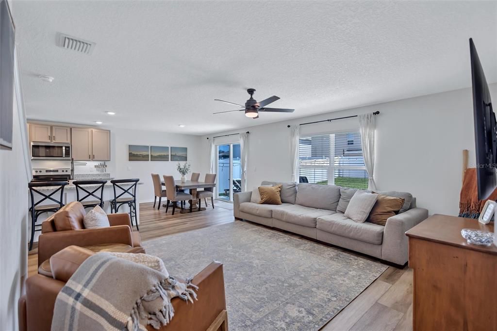For Sale: $435,000 (5 beds, 3 baths, 2605 Square Feet)
