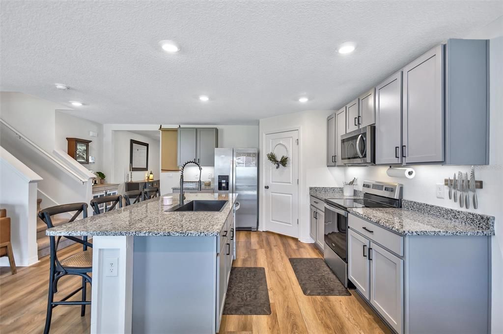 For Sale: $435,000 (5 beds, 3 baths, 2605 Square Feet)