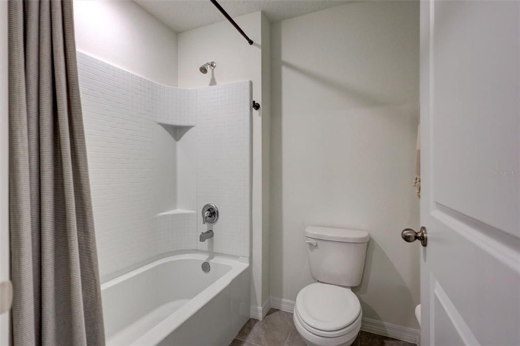 For Sale: $435,000 (5 beds, 3 baths, 2605 Square Feet)
