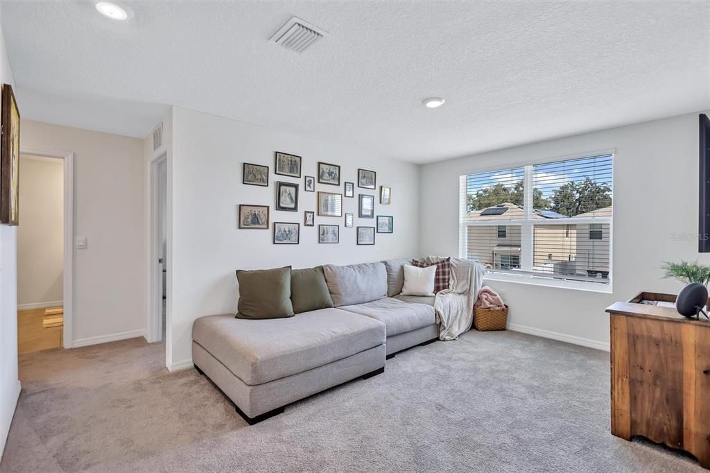 For Sale: $435,000 (5 beds, 3 baths, 2605 Square Feet)