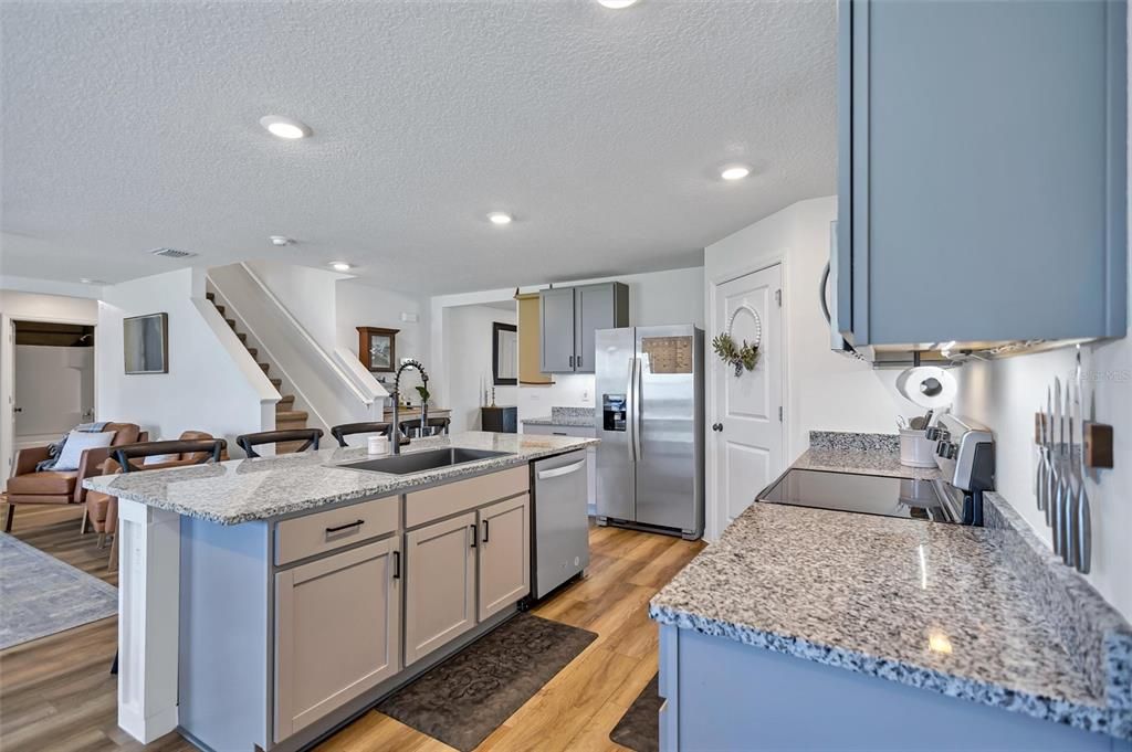 For Sale: $435,000 (5 beds, 3 baths, 2605 Square Feet)