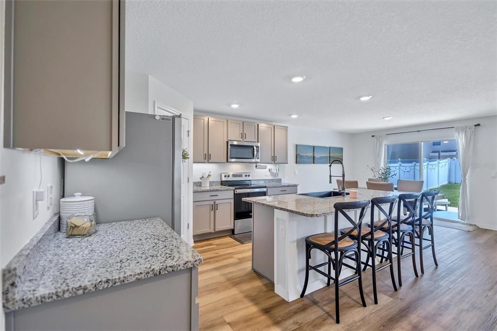 For Sale: $435,000 (5 beds, 3 baths, 2605 Square Feet)