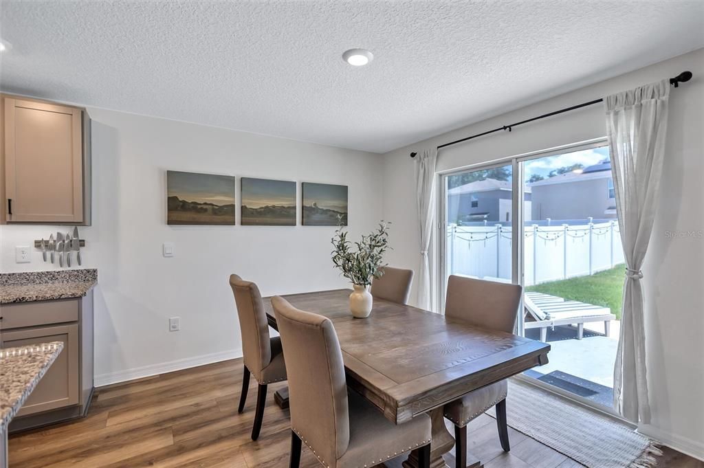 For Sale: $435,000 (5 beds, 3 baths, 2605 Square Feet)