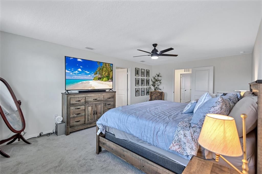 For Sale: $435,000 (5 beds, 3 baths, 2605 Square Feet)
