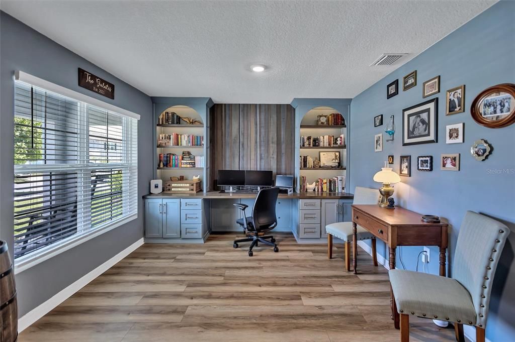 For Sale: $435,000 (5 beds, 3 baths, 2605 Square Feet)