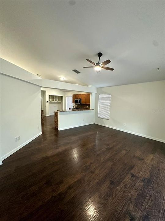 For Sale: $380,000 (3 beds, 2 baths, 1598 Square Feet)