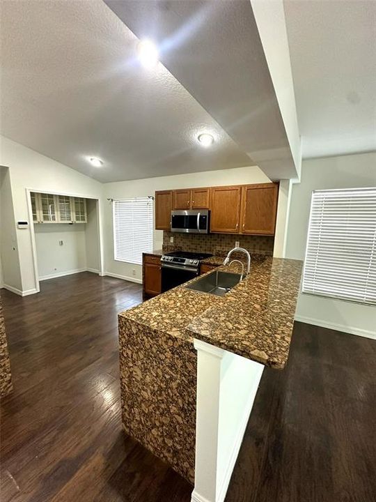 For Sale: $380,000 (3 beds, 2 baths, 1598 Square Feet)