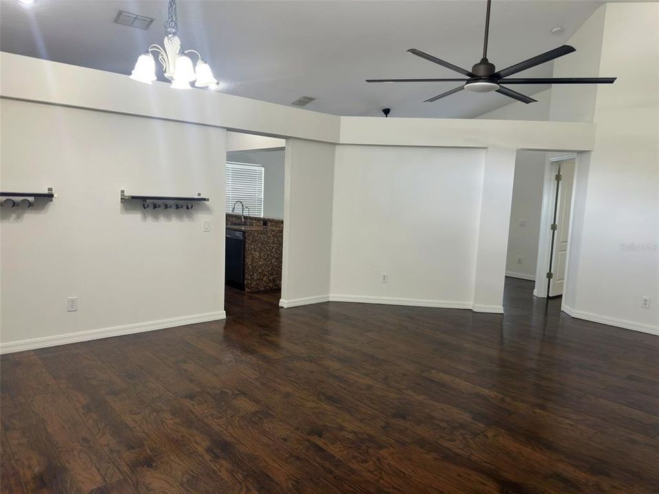 For Sale: $380,000 (3 beds, 2 baths, 1598 Square Feet)