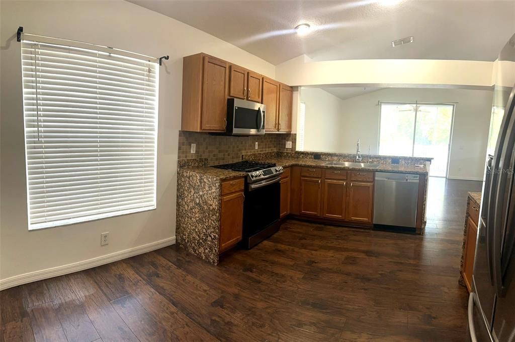 For Sale: $380,000 (3 beds, 2 baths, 1598 Square Feet)