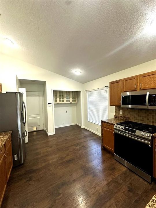 For Sale: $380,000 (3 beds, 2 baths, 1598 Square Feet)