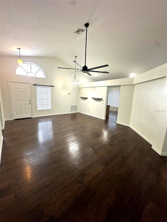 For Sale: $380,000 (3 beds, 2 baths, 1598 Square Feet)