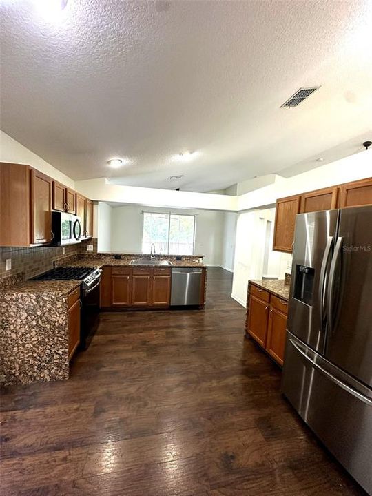 For Sale: $380,000 (3 beds, 2 baths, 1598 Square Feet)