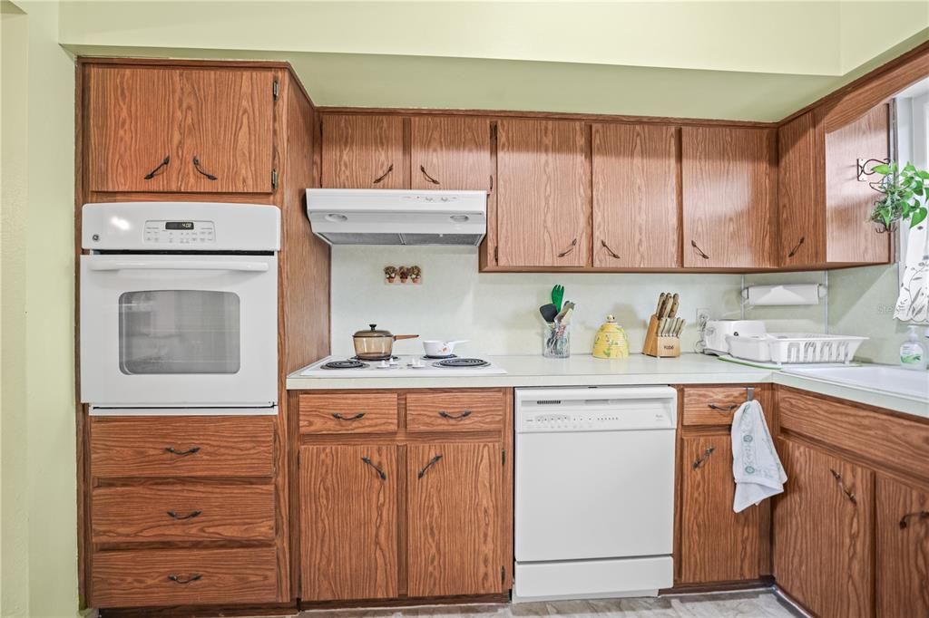 For Sale: $145,000 (2 beds, 2 baths, 1370 Square Feet)