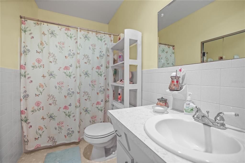 For Sale: $145,000 (2 beds, 2 baths, 1370 Square Feet)