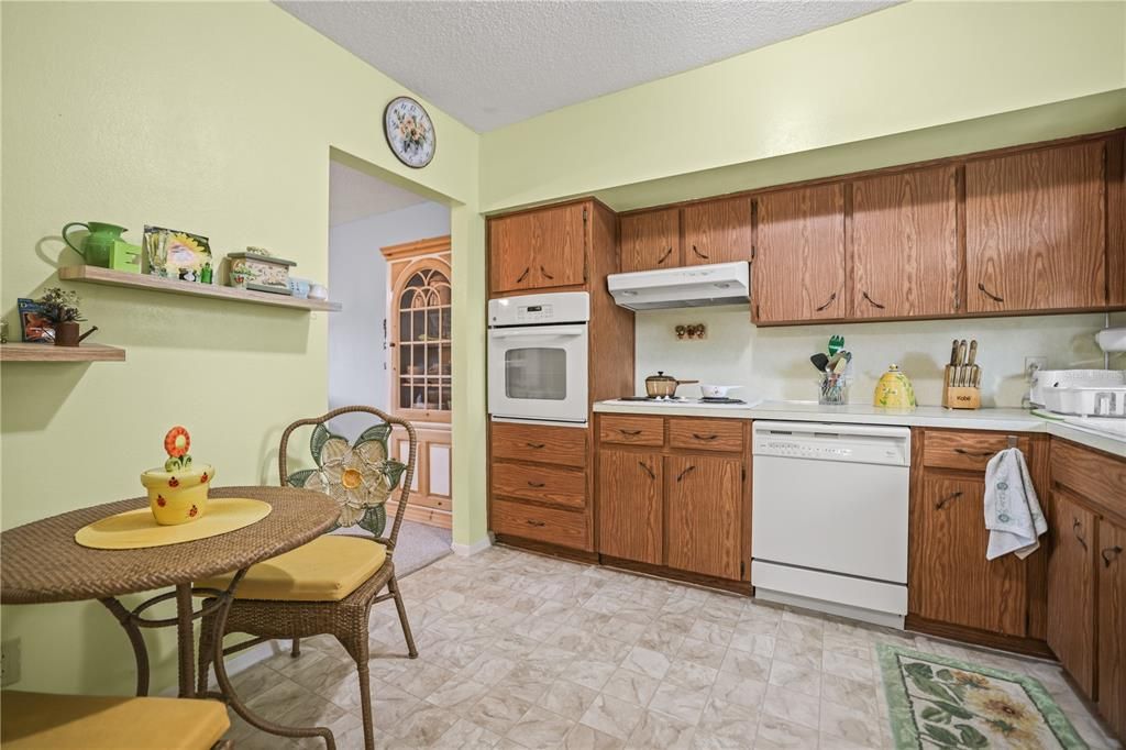 For Sale: $145,000 (2 beds, 2 baths, 1370 Square Feet)