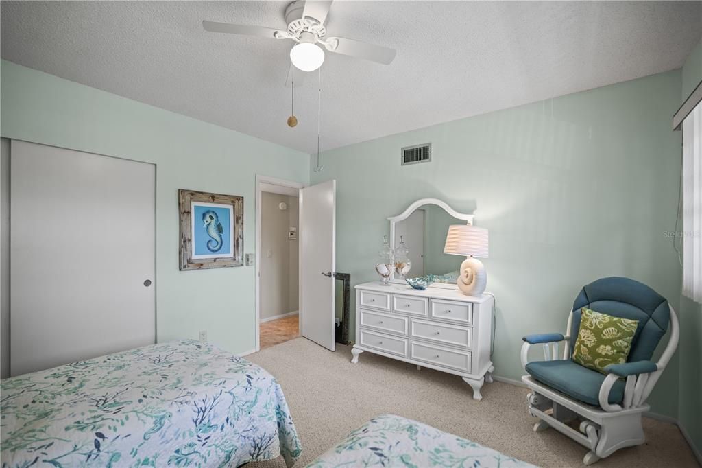 For Sale: $145,000 (2 beds, 2 baths, 1370 Square Feet)