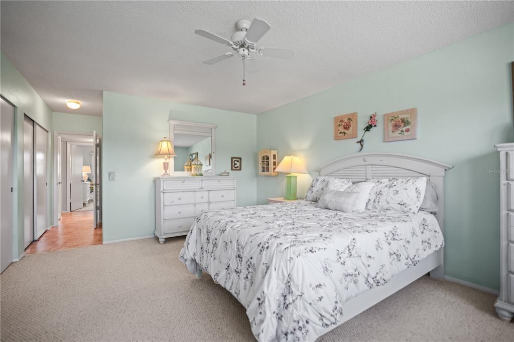 For Sale: $145,000 (2 beds, 2 baths, 1370 Square Feet)