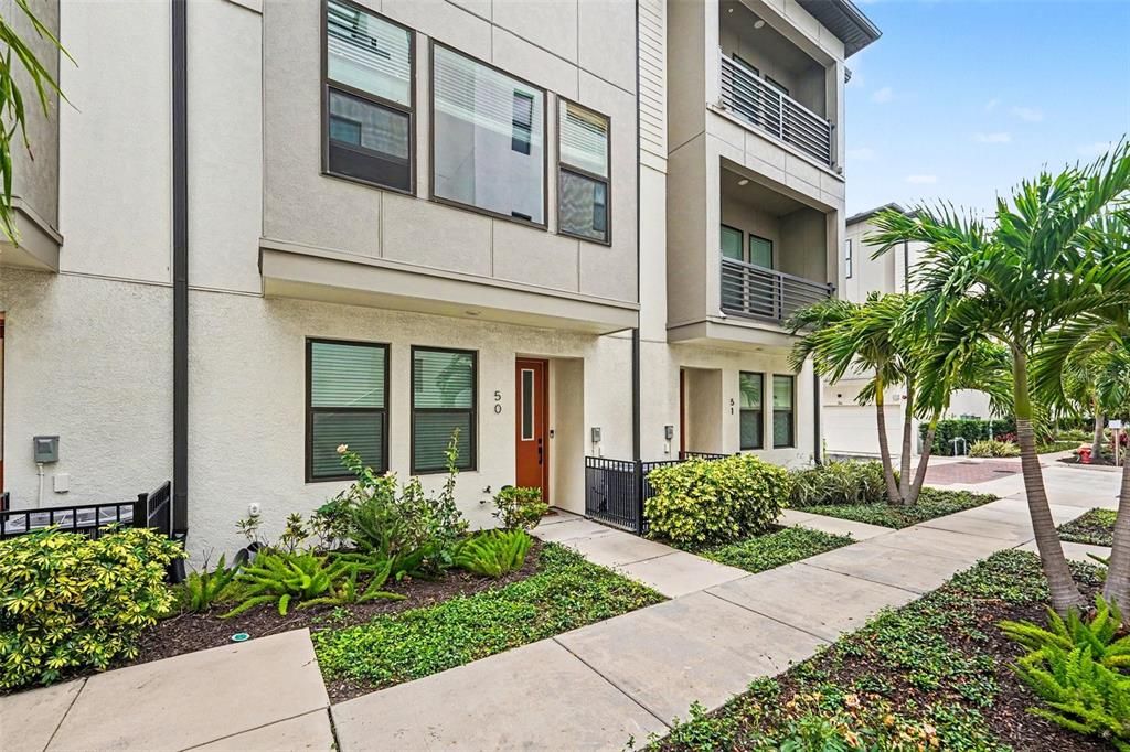 En Venta: $630,000 (3 camas, 3 baños, 2081 Pies cuadrados)