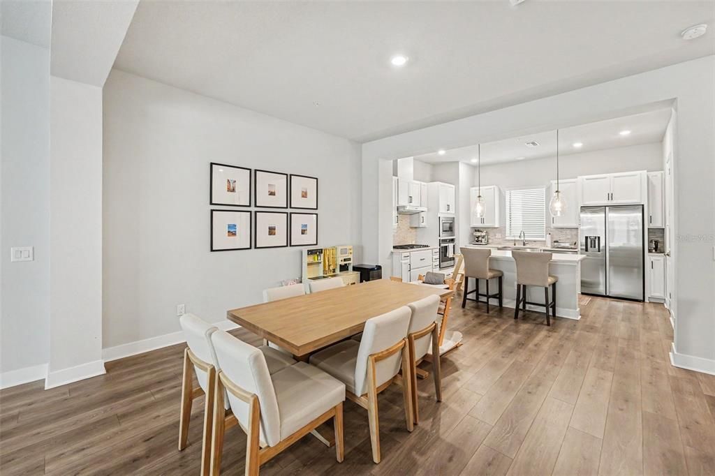 En Venta: $630,000 (3 camas, 3 baños, 2081 Pies cuadrados)