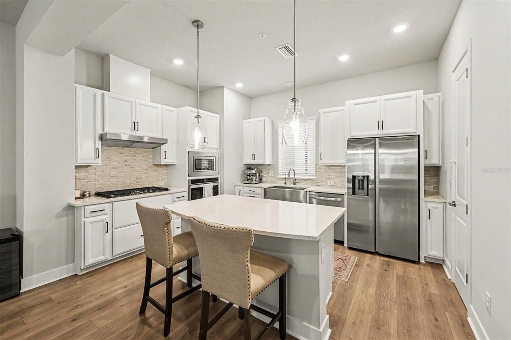 En Venta: $630,000 (3 camas, 3 baños, 2081 Pies cuadrados)