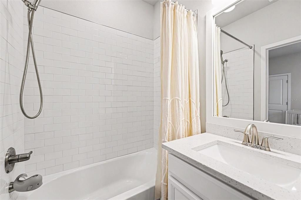 En Venta: $630,000 (3 camas, 3 baños, 2081 Pies cuadrados)