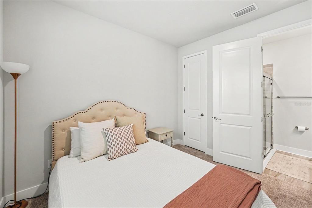 En Venta: $630,000 (3 camas, 3 baños, 2081 Pies cuadrados)