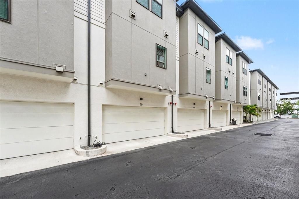 En Venta: $630,000 (3 camas, 3 baños, 2081 Pies cuadrados)