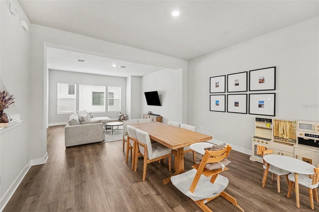 En Venta: $630,000 (3 camas, 3 baños, 2081 Pies cuadrados)