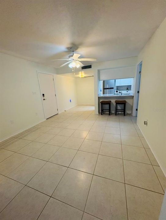 For Rent: $1,395 (1 beds, 1 baths, 928 Square Feet)
