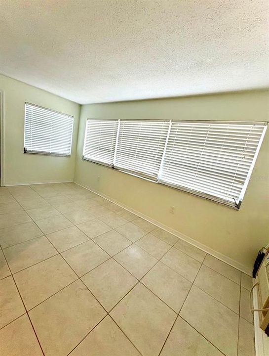 For Rent: $1,395 (1 beds, 1 baths, 928 Square Feet)