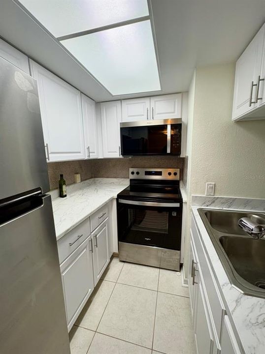 For Rent: $1,395 (1 beds, 1 baths, 928 Square Feet)
