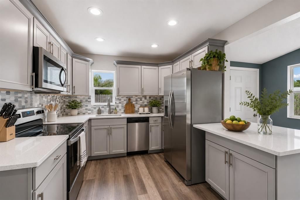 For Sale: $279,900 (2 beds, 2 baths, 812 Square Feet)