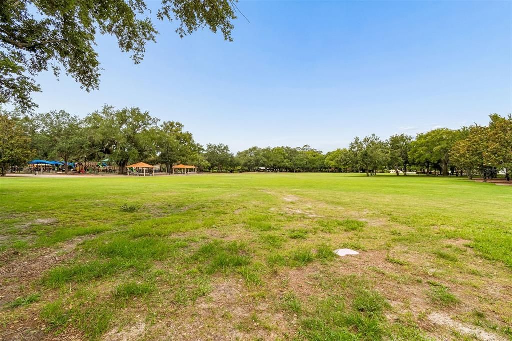 For Sale: $279,900 (2 beds, 2 baths, 812 Square Feet)