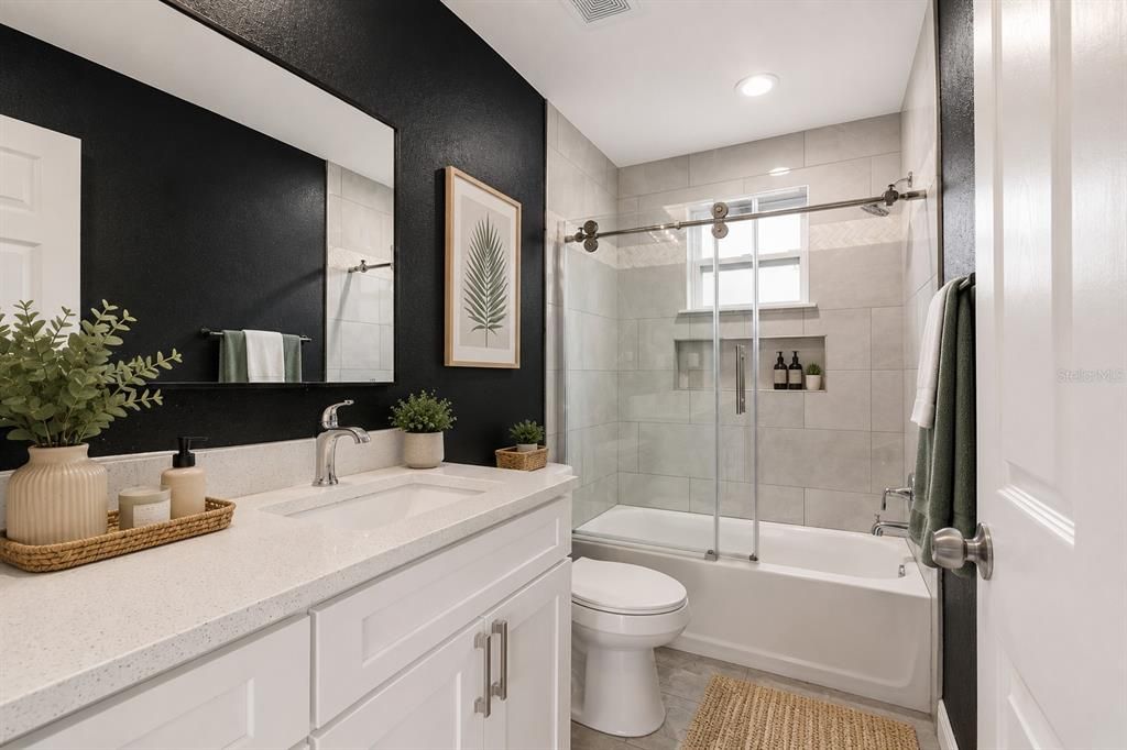 For Sale: $279,900 (2 beds, 2 baths, 812 Square Feet)