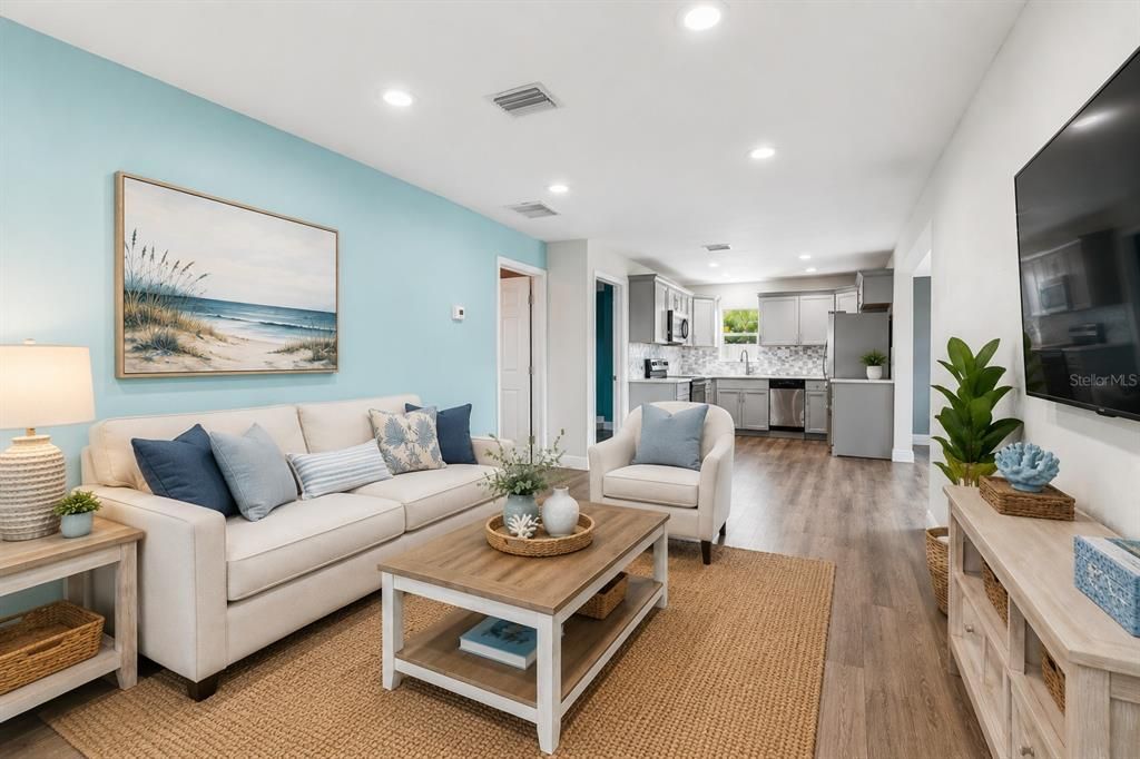For Sale: $279,900 (2 beds, 2 baths, 812 Square Feet)