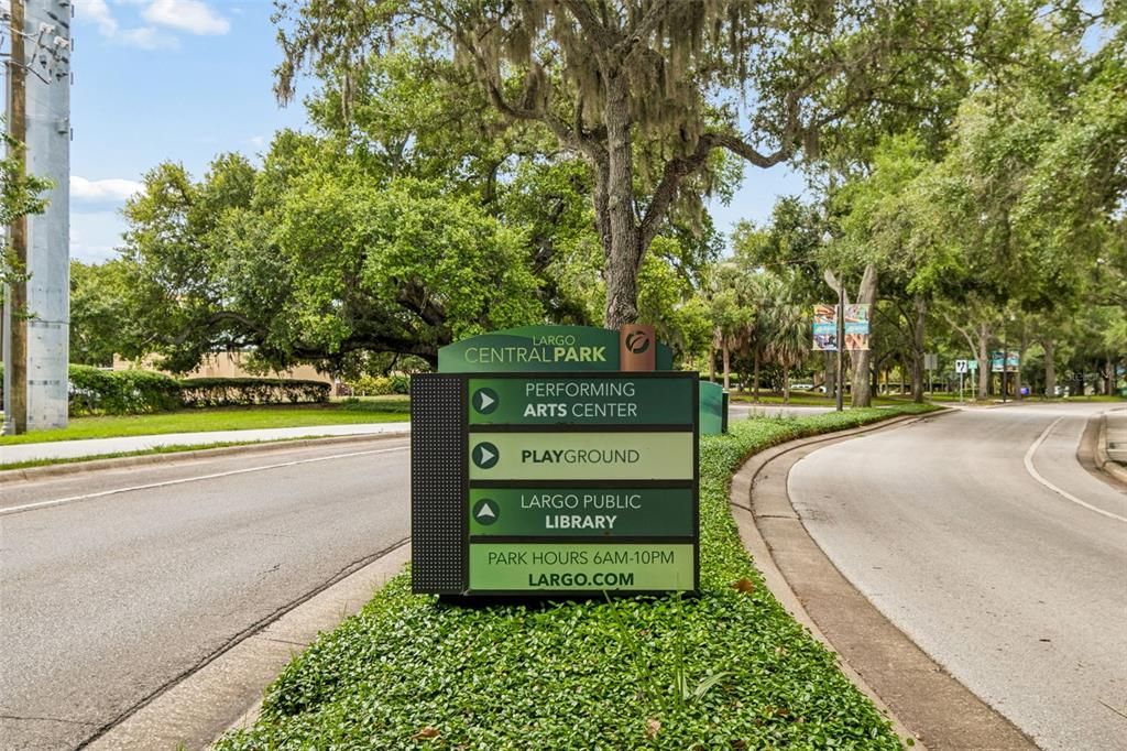 For Sale: $279,900 (2 beds, 2 baths, 812 Square Feet)