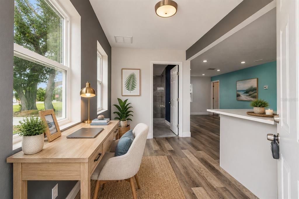 For Sale: $279,900 (2 beds, 2 baths, 812 Square Feet)