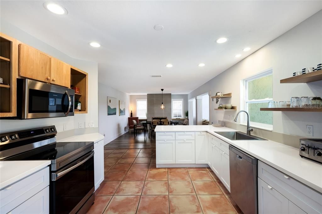 En Venta: $770,000 (4 camas, 2 baños, 2208 Pies cuadrados)