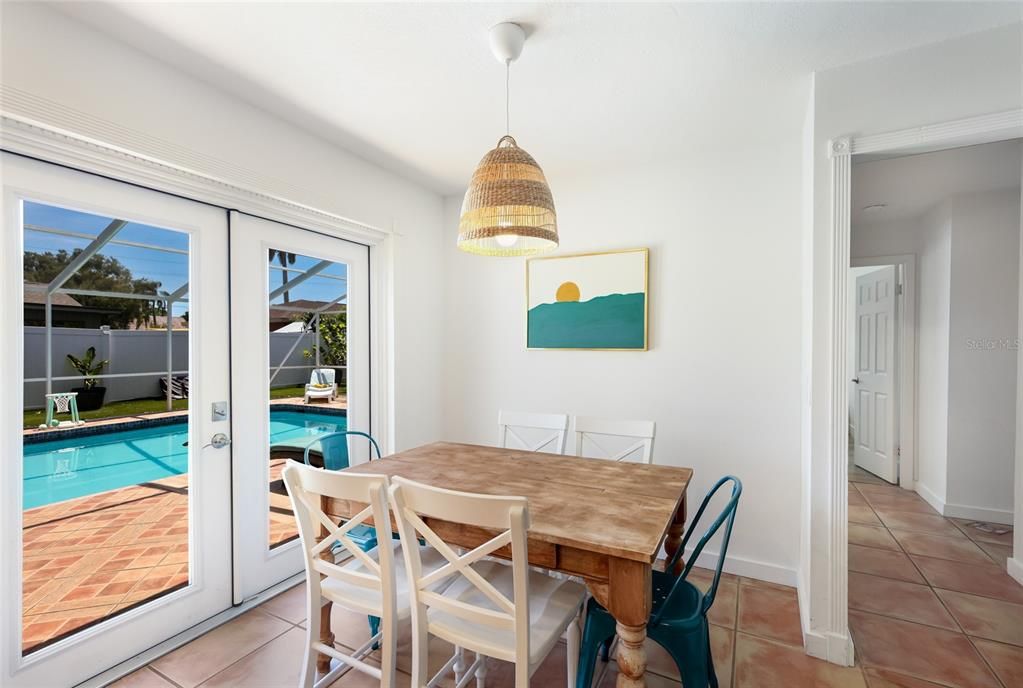 En Venta: $770,000 (4 camas, 2 baños, 2208 Pies cuadrados)