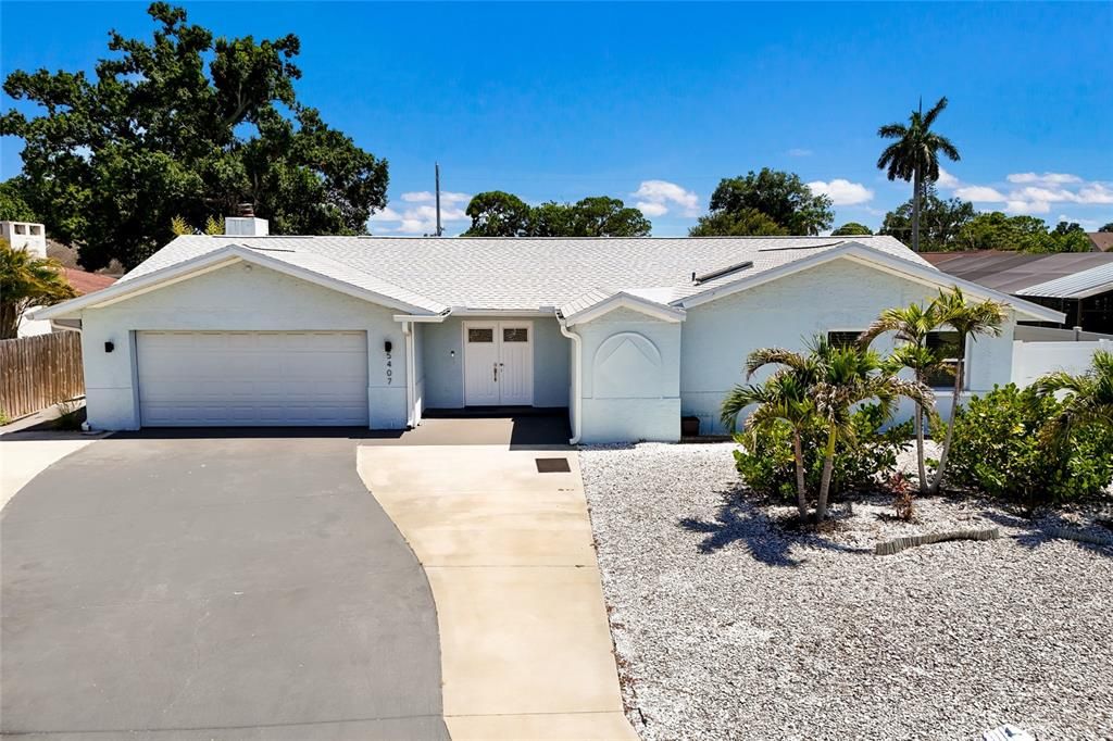 En Venta: $770,000 (4 camas, 2 baños, 2208 Pies cuadrados)