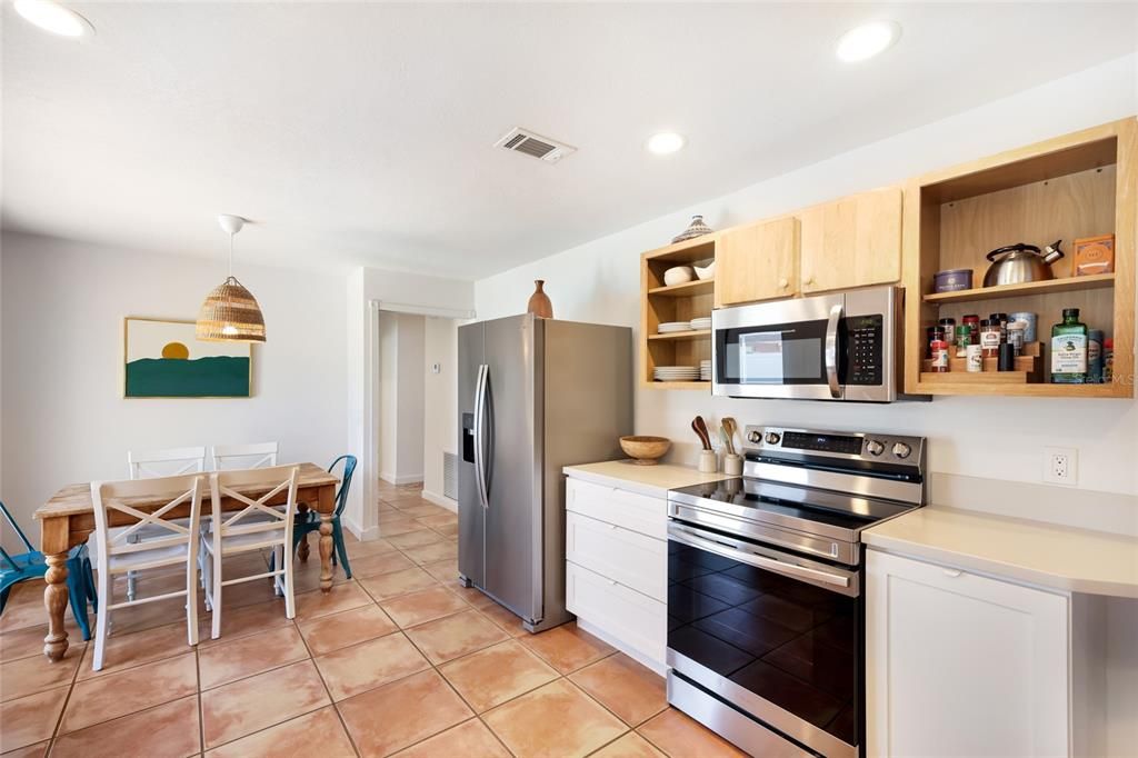 En Venta: $770,000 (4 camas, 2 baños, 2208 Pies cuadrados)