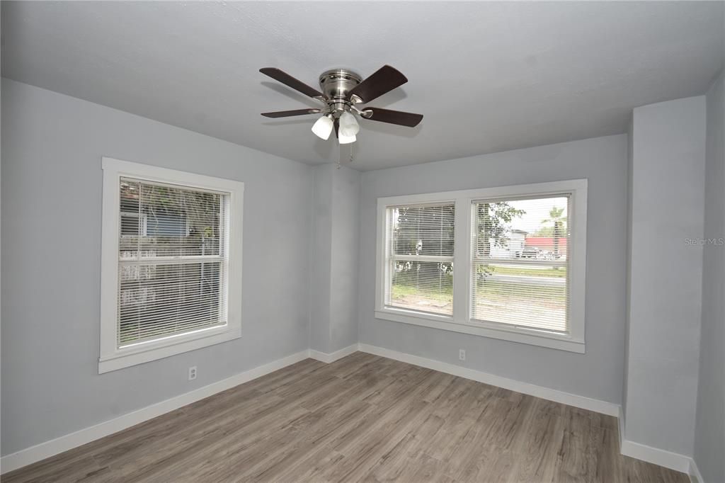 Activo con contrato: $199,900 (3 camas, 1 baños, 1038 Pies cuadrados)