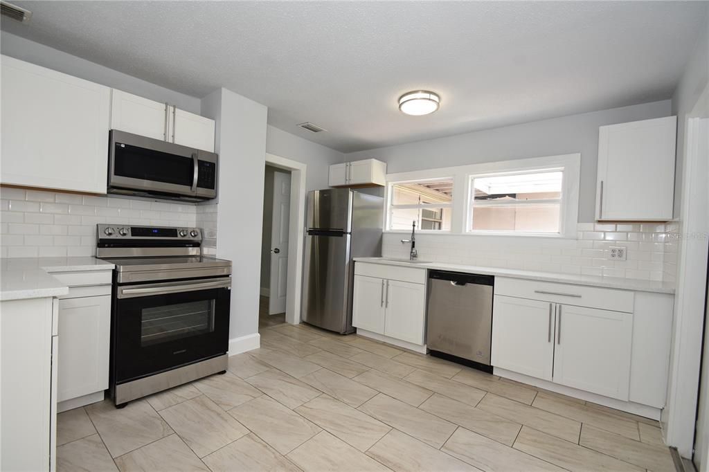 Activo con contrato: $199,900 (3 camas, 1 baños, 1038 Pies cuadrados)