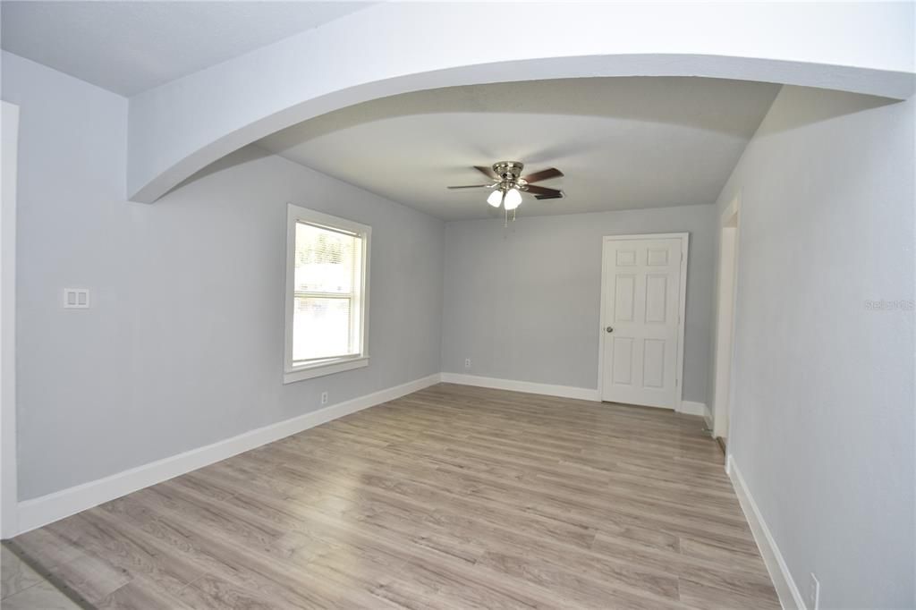 Activo con contrato: $199,900 (3 camas, 1 baños, 1038 Pies cuadrados)